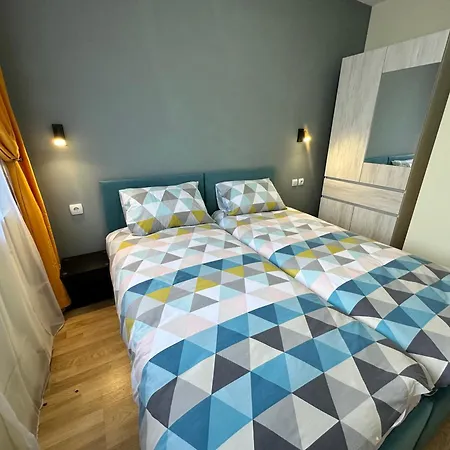 Pine Tree - Charming