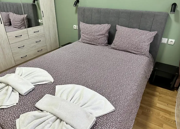 Pine Tree - Charming 班斯科