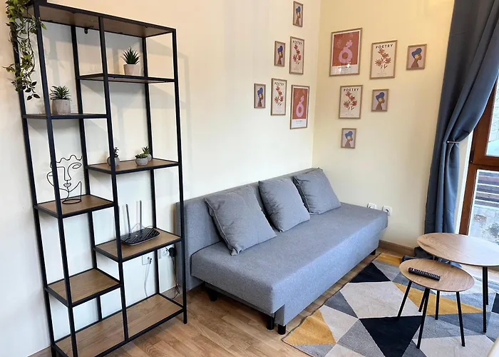 Apartment Pine Tree - Charming