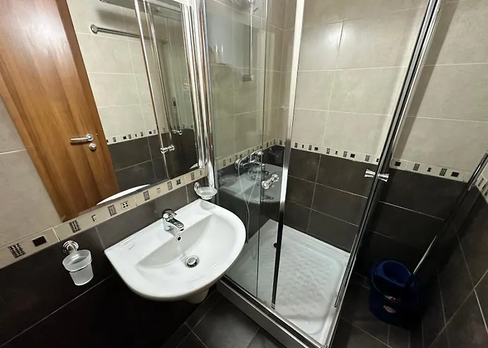 Apartment Pine Tree - Charming